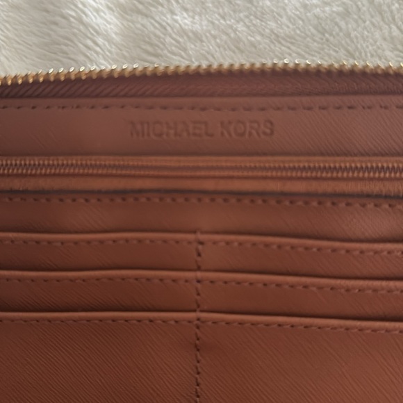 Michael Kors EUC Black and Tan wallet, no call-outs - Picture 7 of 7